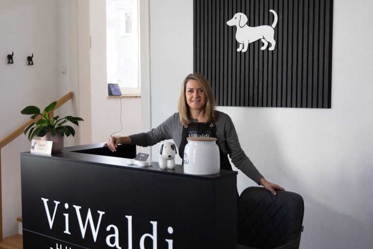 Groomerin Julia, Hundefriseurin, Hundefrisörin, Hundesalon Bild Julia, Hundefriseurin